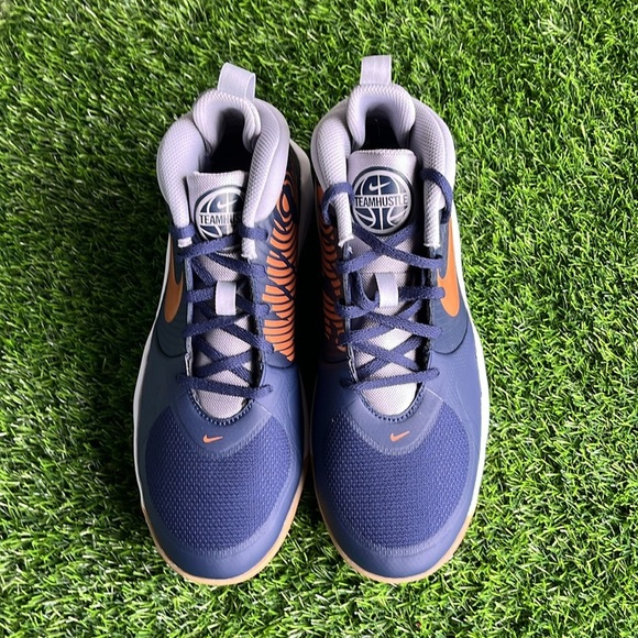 NIKE Team Hustle Basketball Sneakers size 7 youth - Picture 2 of 10